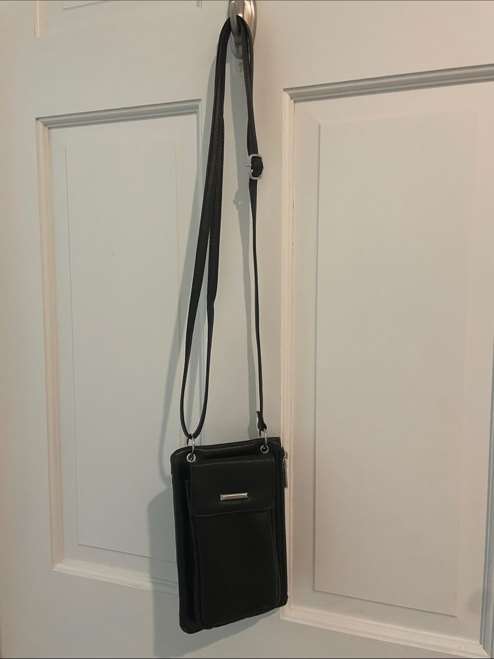 Sleek Black Crossbody Messenger Bag - Unbranded